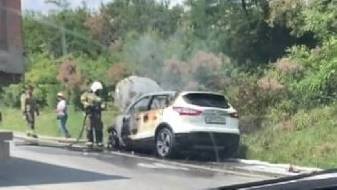 В Крыму автомобиль загорелся на ходу:… 