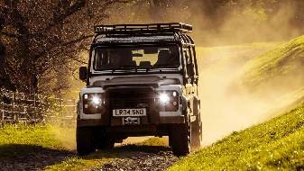 Land Rover соберёт 25 старых Defender:  оригинальный окрас и эксклюзивные… 